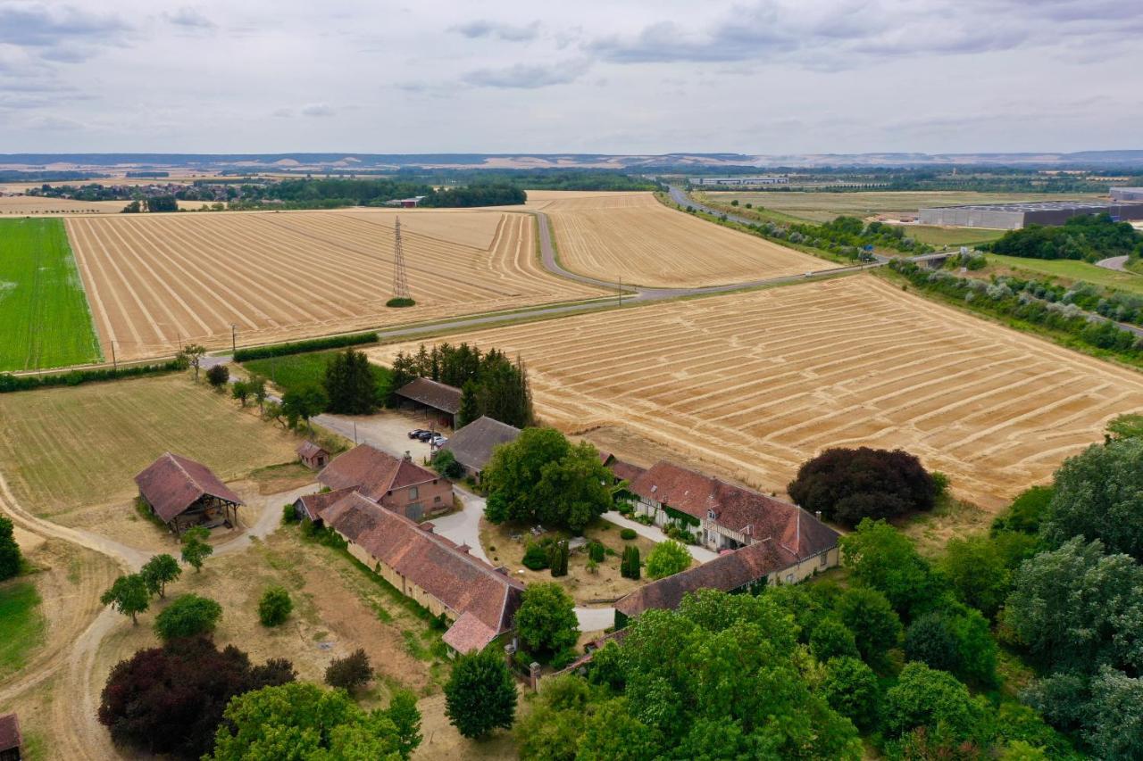Bed and Breakfast Domaine De La Creuse Moussey  Экстерьер фото