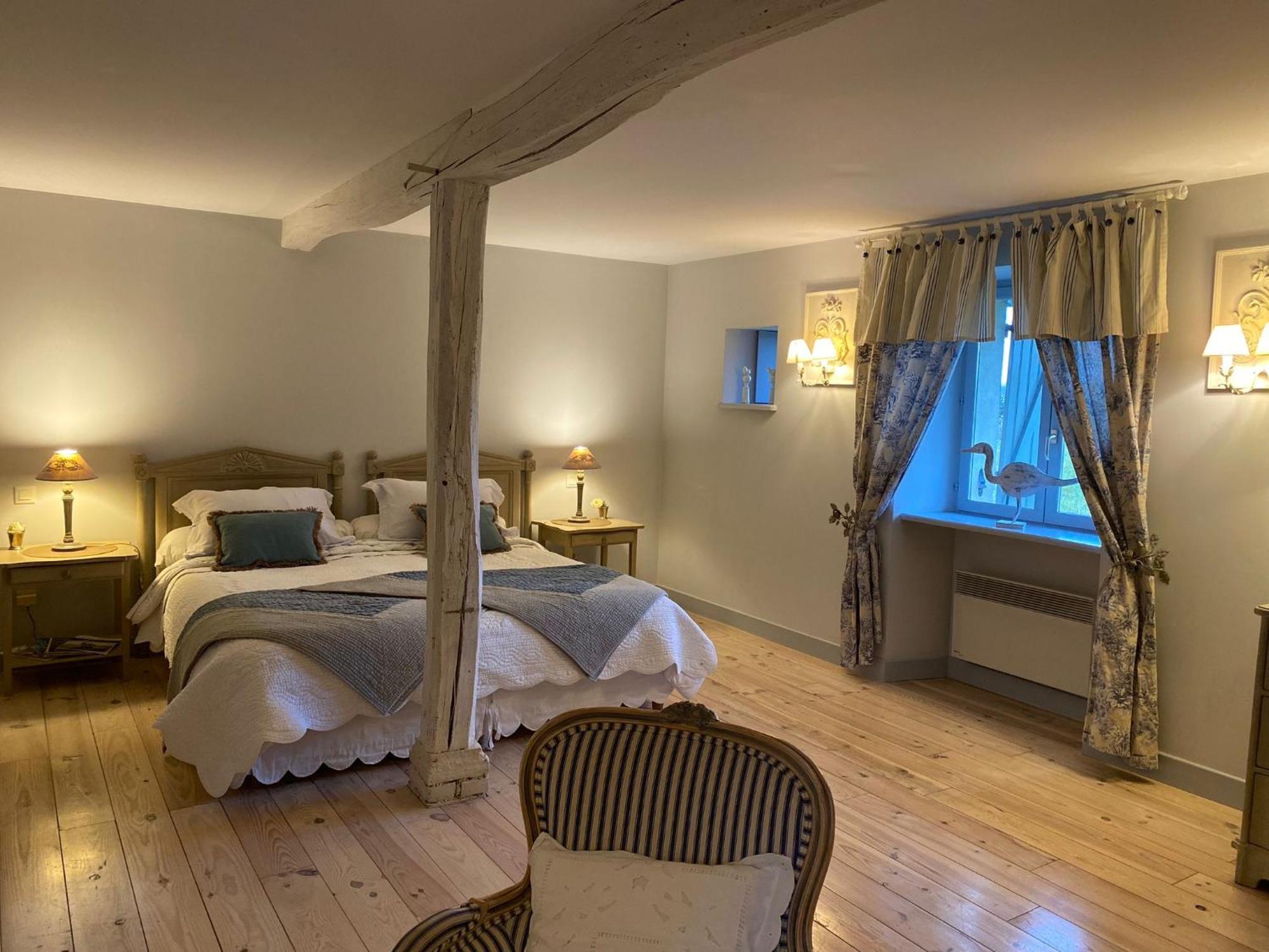 Bed and Breakfast Domaine De La Creuse Moussey  Экстерьер фото